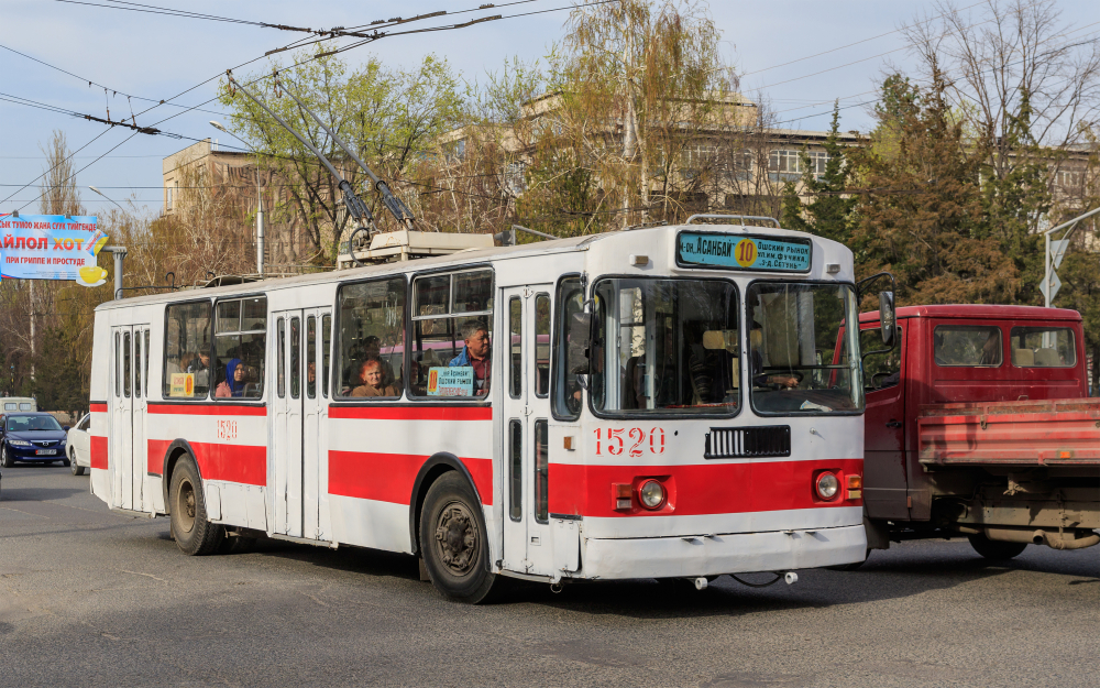 Из троллейбусов Бишкека выгоняют пассажиров без масок - идет рейд (видео)