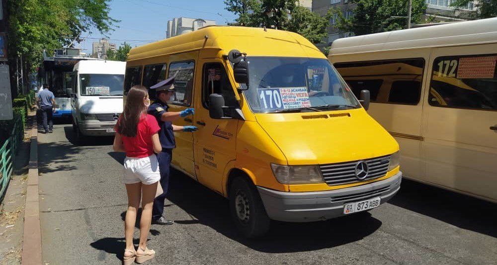 В Бишкеке водители общественного транспорта нарушают санитарные нормы (фото, видео)