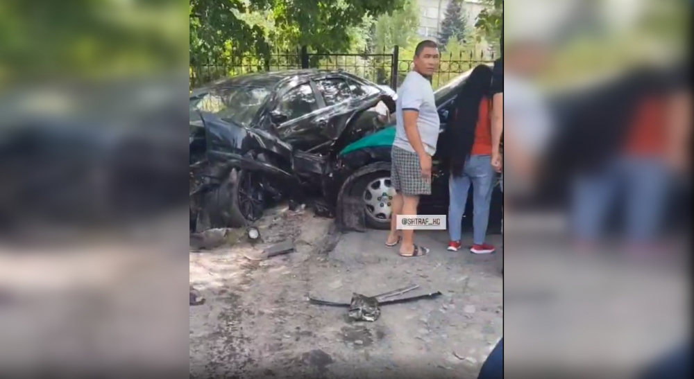 В Бишкеке произошла авария с участием автомашины ГБР. Есть пострадавшие (видео)