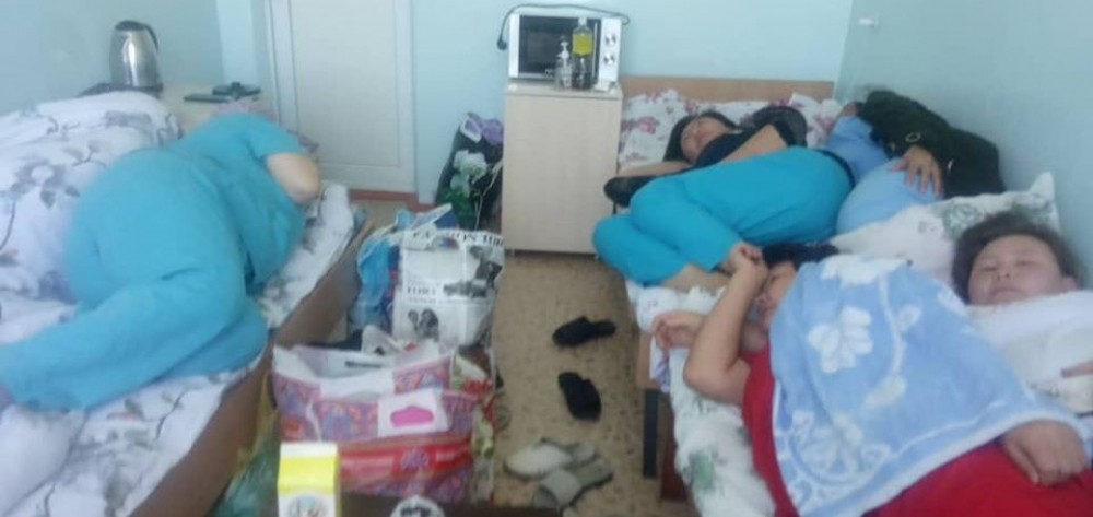 Одним фото. В каких условиях живут врачи в обсервации в Иссык-Кульской областной больнице