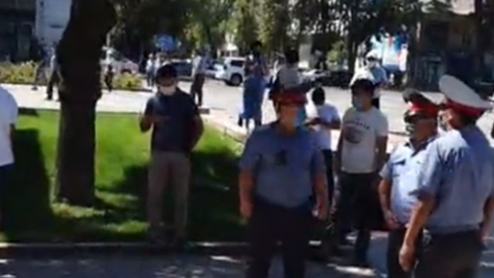 Милиционеры избили участника митинга «Бойкот выборам»? Видео