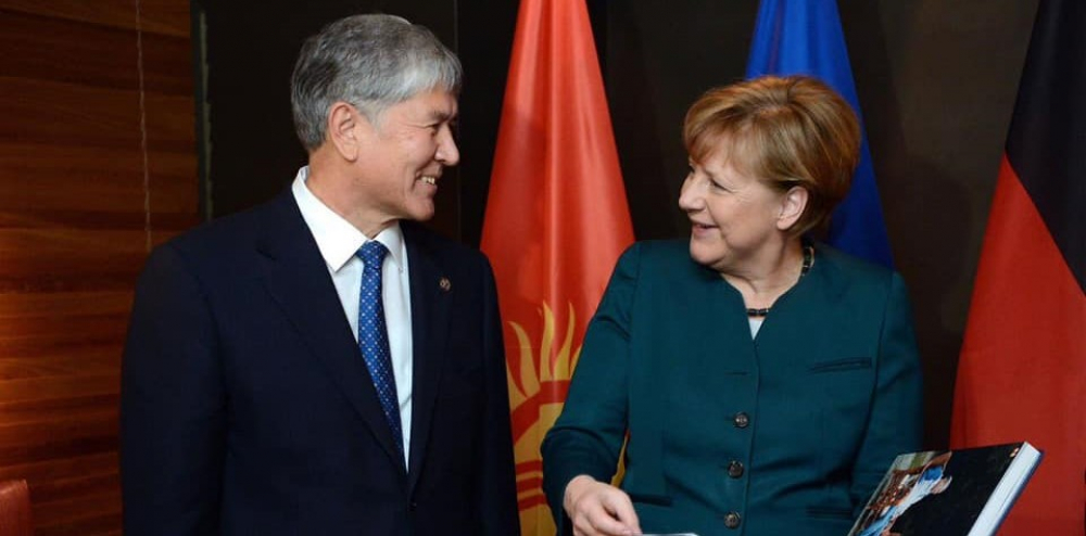 «Ценю вас, как настоящего демократа». Алмазбек Атамбаев поздравил Ангелу Меркель с 66-летием