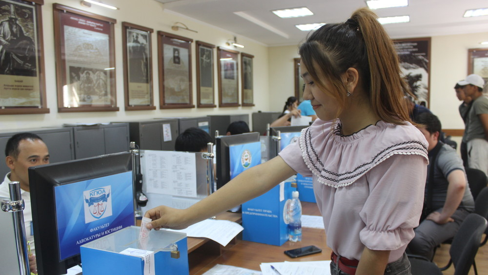 Объявлен старт онлайн-приема в вузы Кыргызстана (телефоны)
