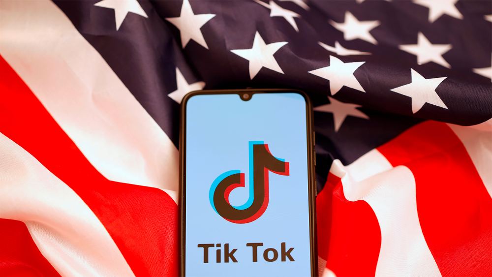 Дональд Трамп запретил американцам любые сделки с владельцами приложений TikTok и WeChat