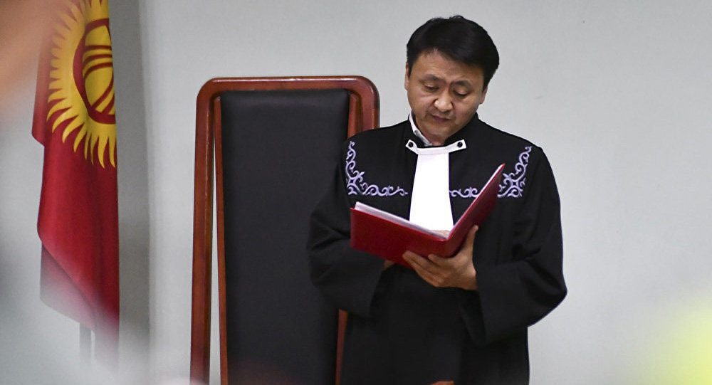 Бывшего судью Айбека Эрнис уулу обвинили в коррупции, преступной халатности и другом
