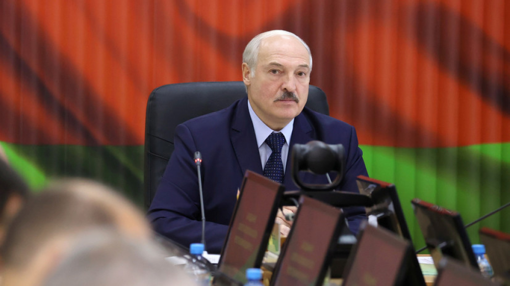 Евросоюз на стороне митингующих: Александру Лукашенко запретили въезд в Литву