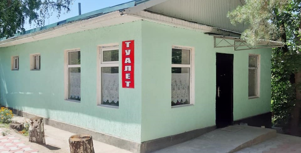 В Иссык-Кульской областной больнице построили туалет стоимостью 1,5 млн сомов