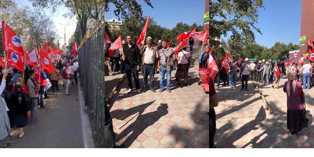 Возле здания Административного суда собрались сторонники партии «Бутун Кыргызстан» (видео)