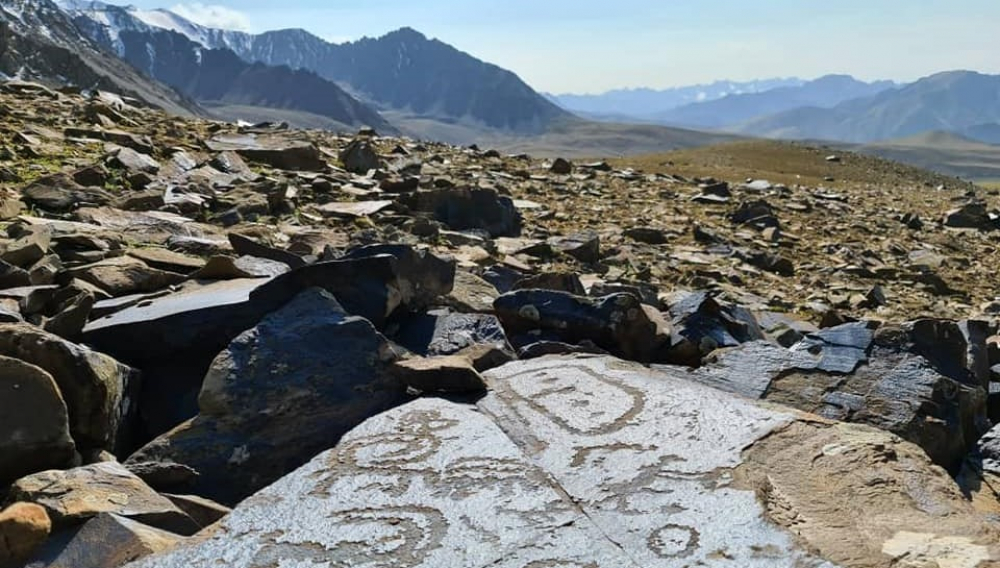 В течение недели тысячелетние памятники истории – петроглифы Алая – могут исчезнуть