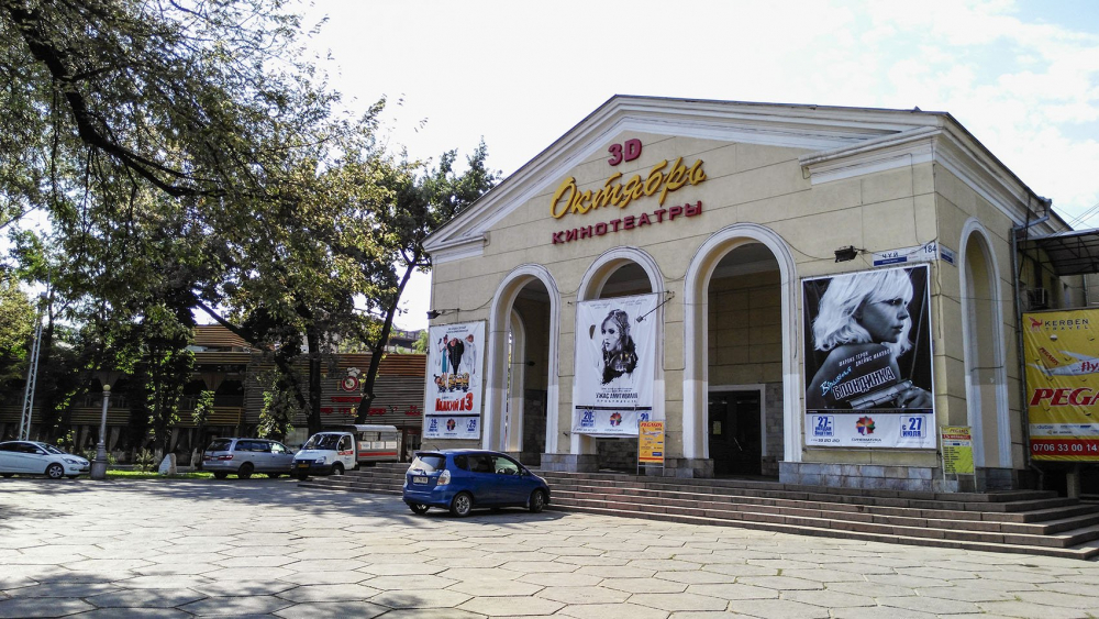 В Бишкеке возобновили работу кинотеатры, фуд-корты и компьютерные клубы