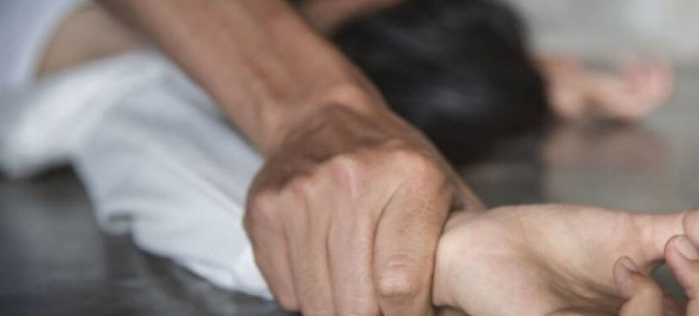 В Токмаке отчима подозревают в изнасиловании 15-летней падчерицы