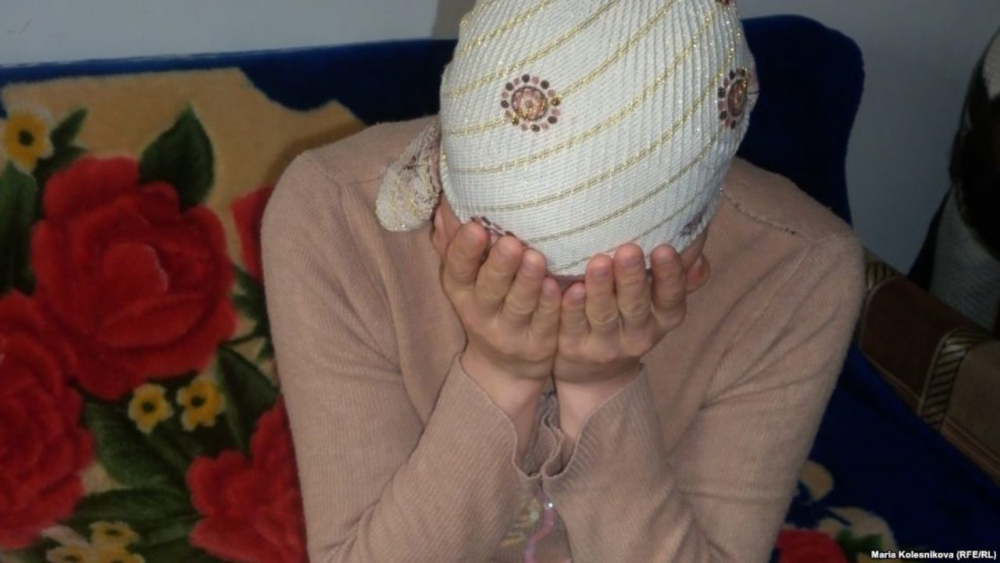 На Иссык-Куле дважды разведенный женился на 16-летней девушке. Соцслужбы молчат