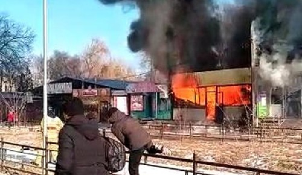 При взрыве в точке фастфуда в селе Кызыл-Адыр пострадали 11 человек
