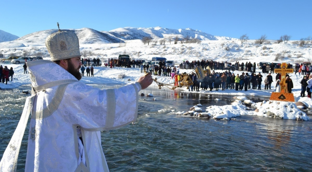 Православных верующих просят воздержаться от крещенских купаний