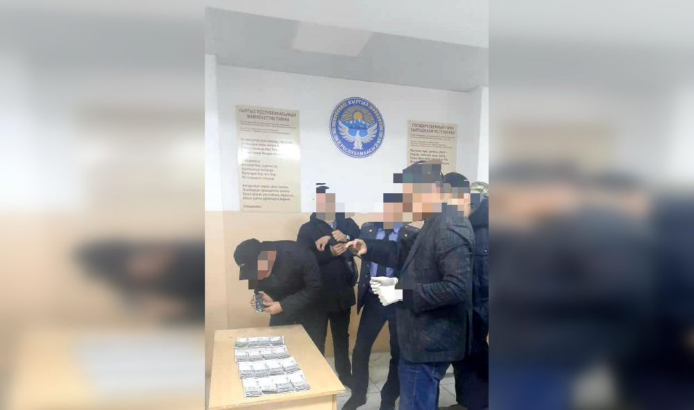 За вымогательство взятки задержан следователь Ленинского района