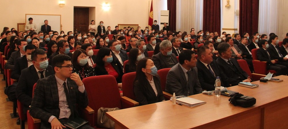 У министра экономики Кыргызстана восемь заместителей