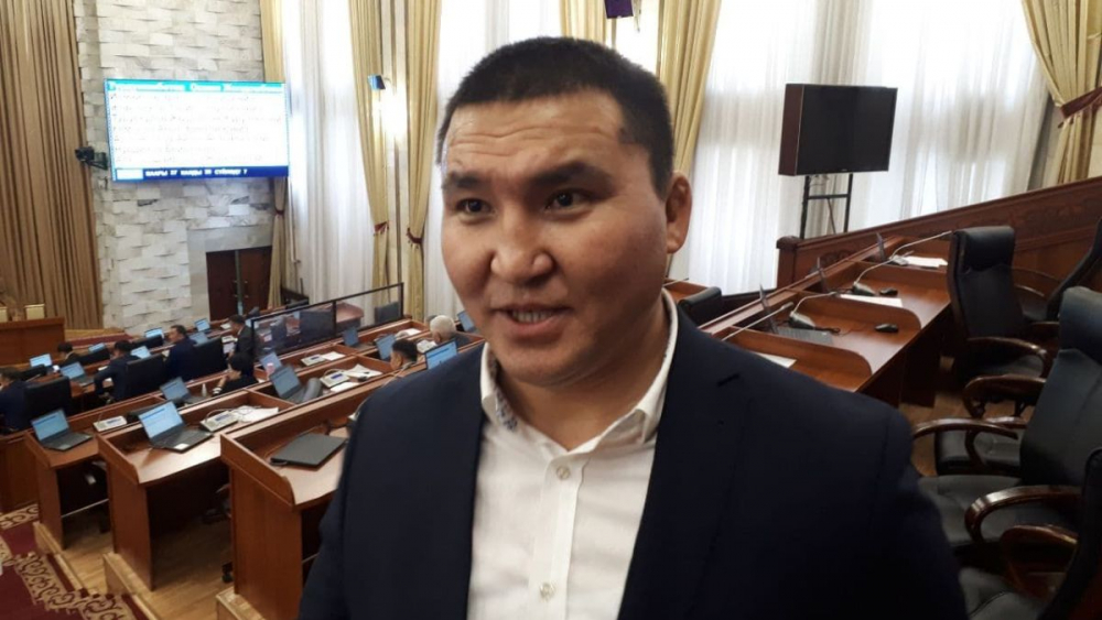 Задержанный депутат Торокулов пришел на заседание парламента. Как такое возможно?