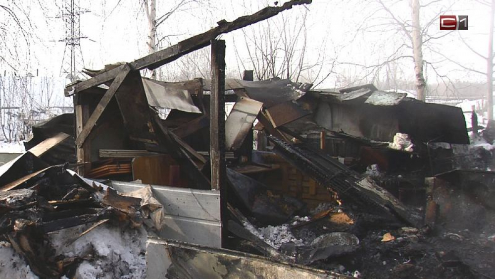 При пожаре в частном доме в Сургуте погибли двое детей из Кыргызстана