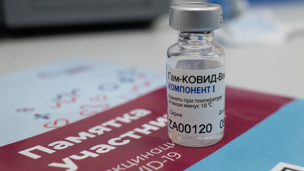 Кыргызстан намерен закупить 1 миллион доз российской вакцины "Спутник V"