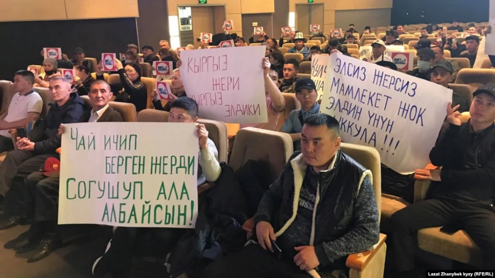 В Москве около сотни мигрантов потребовали отставки Камчыбека Ташиева