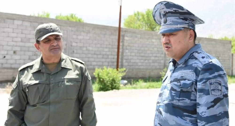Глава МВД Кыргызстана с начальником Управления МВД Таджикистана. Какие решения приняты?