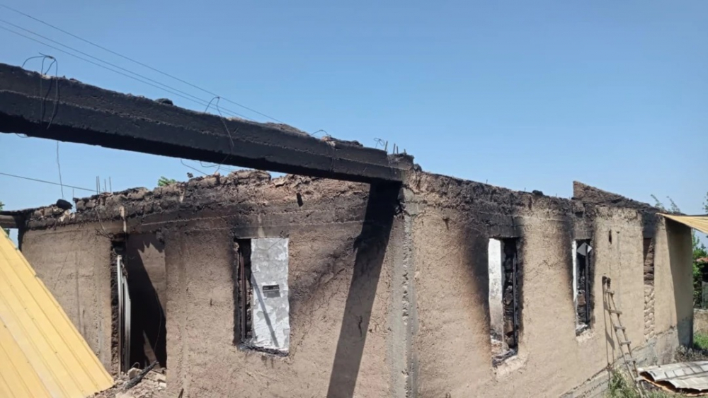 В селе Максат на месте разрушенных и сгоревших домов начали строить новые