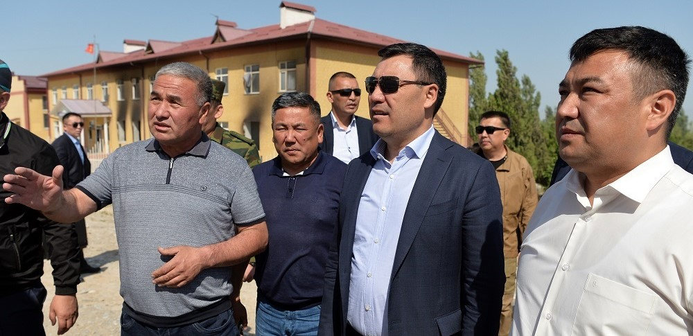 Садыр Жапаров пообещал всячески помогать жителям села Максат