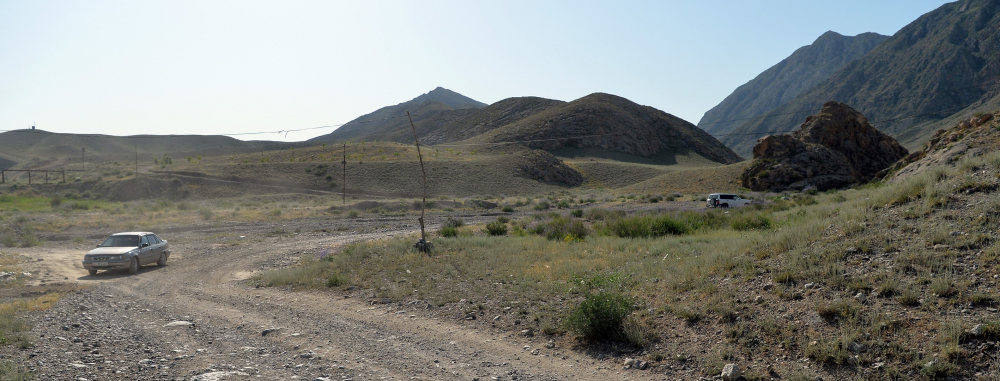 В Баткенской области идет строительство объездной дороги вокруг границы Таджикистана до села Ак-Сай