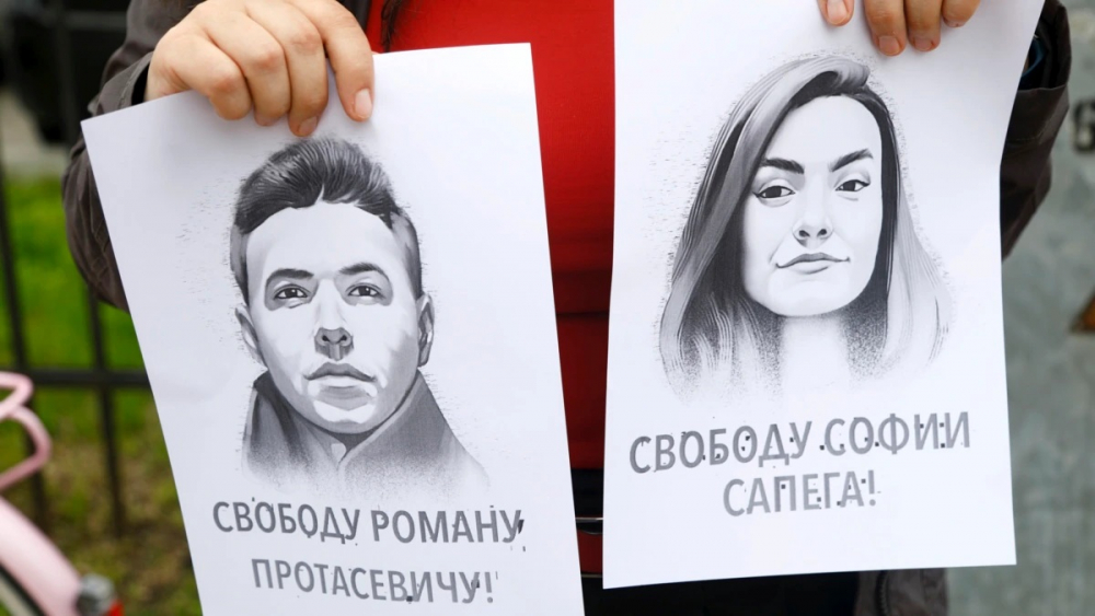 Около 20 государств мира потребовали освободить беллорусского журналиста Романа Протасевича