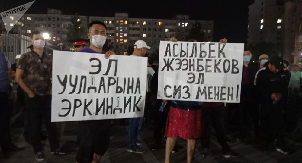 Сторонники Жээнбекова и Зулпукарова намерены выйти на митинг к зданию ГКНБ