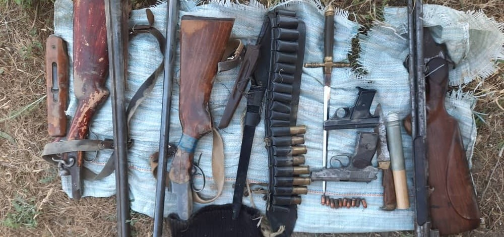 В Чуйской области в заброшенном доме обнаружен схрон оружия и боеприпасов