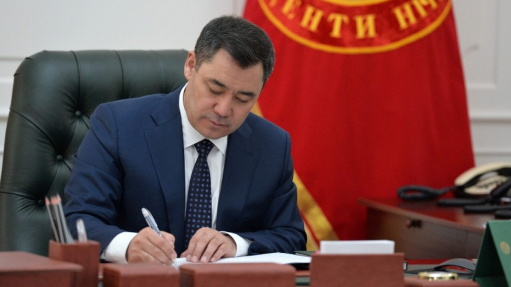Жапаров на треть сократил штат госаппарата и посоветовал сделать то же ЖК, судам и органам местного самоуправления