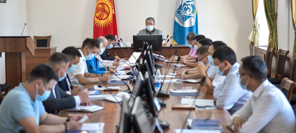 Нескольких сотрудников мэрии Бишкека наказали за недостаточную работу по COVID-19