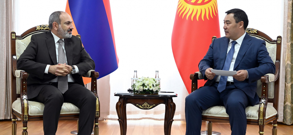 Садыр Жапаров встретился с премьер-министром Армении Никола Пашиняном