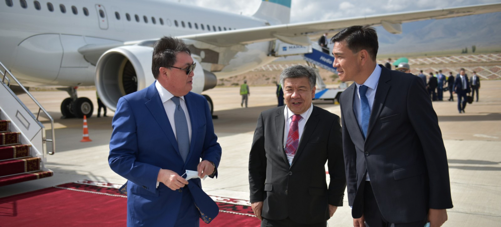 Премьер-министр Казахстана Аскар Мамин прибыл в Кыргызстан