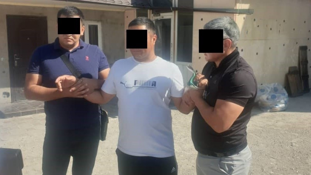 Со взяткой задержан сотрудник Управления патрульной службы милиции ГУВД Бишкека