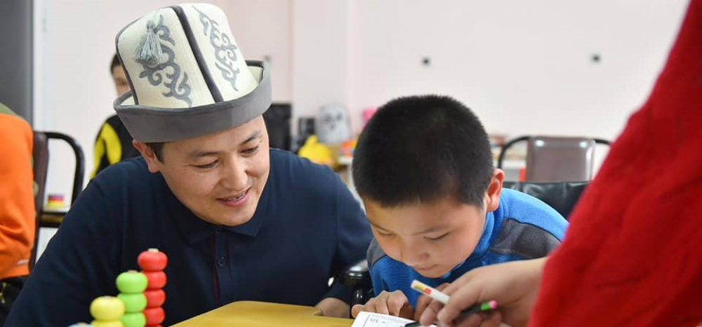 Улугбек Марипов и другие чиновники кабмина проведут в уроки школах Бишкека и Чуйской области