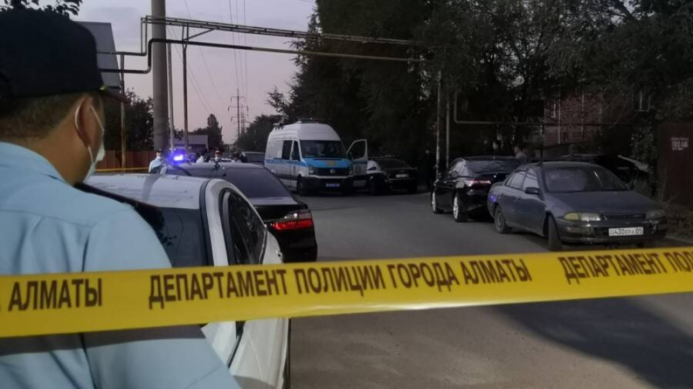 В Алматы при попытке принудительного выселения мужчина открыл стрельбу: погибли 5 человек