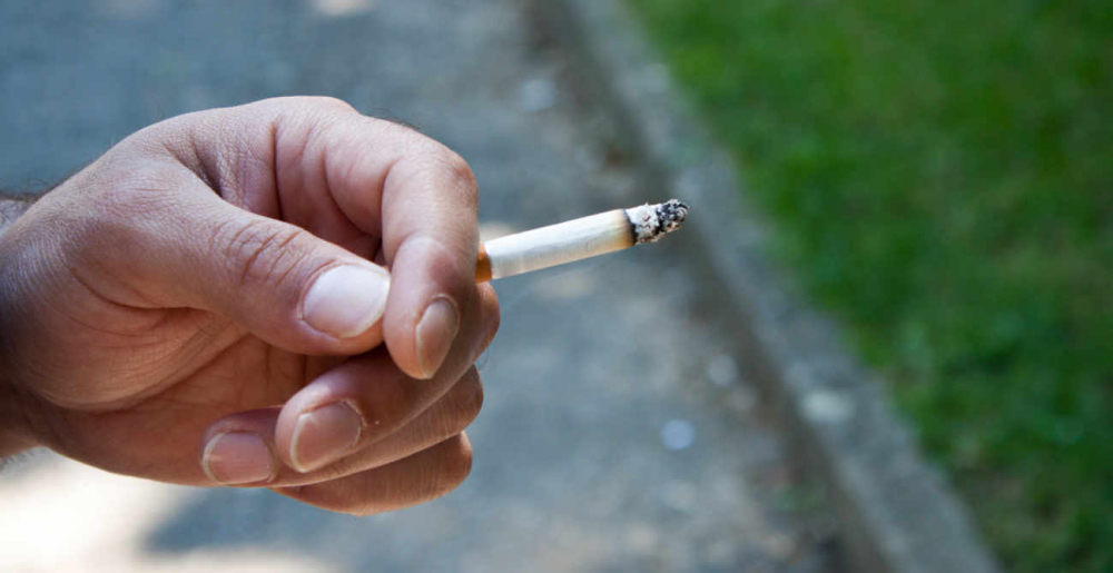 Садыр Жапаров подписал закон о запрете курения в общественных местах