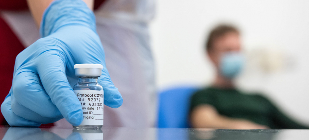 Кыргызстанцы жалуются, что не могут получить вторую дозу вакцины AstraZeneca