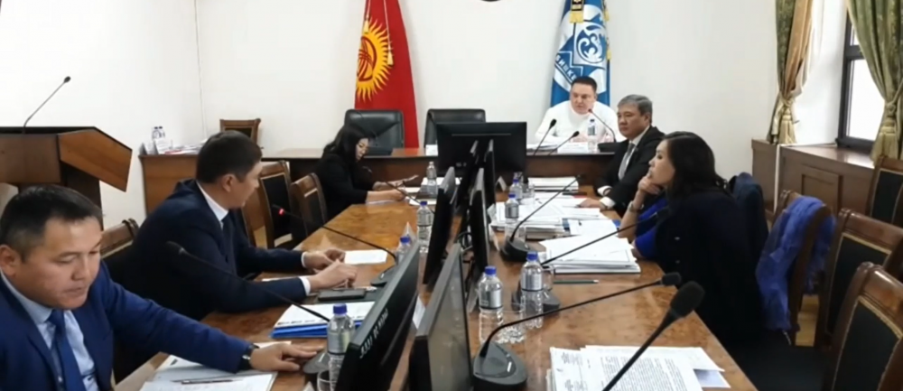 Вице-мэр  Азат Узаков в грубой форме "поставил на место" сотрудницу муниципалитета