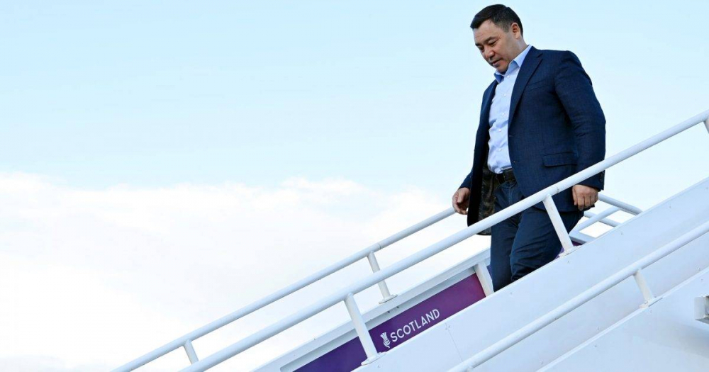 СМИ: Садыр Жапаров полетел в Шотландию на арендованном частном самолете