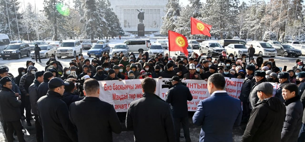 Садыр Жапаров встретился с митингующими возле своей Администрации