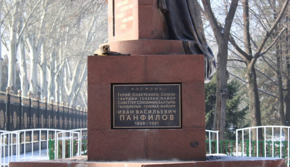 В Бишкек привезли точную копию памятника Герою Советского Союза Панфилову