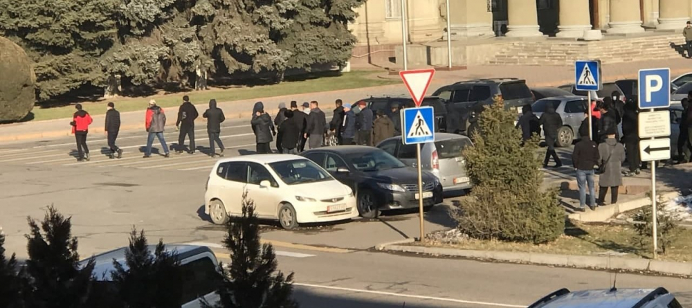 Кадыр Атамбаев: Сотрудники милиции соседствовали с разъяренной толпой, избившей Текебаева?