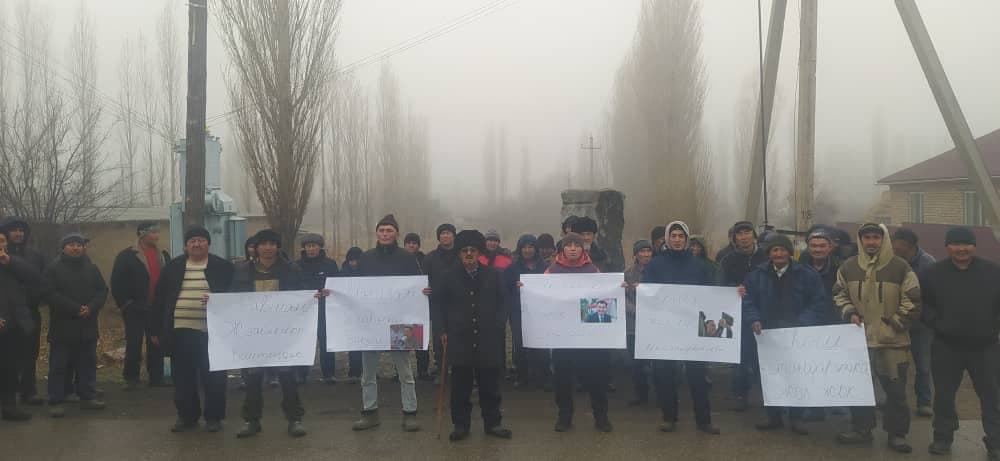 Жители села Арал вышли на митинг с требованием освободить Равшана Джеенбекова