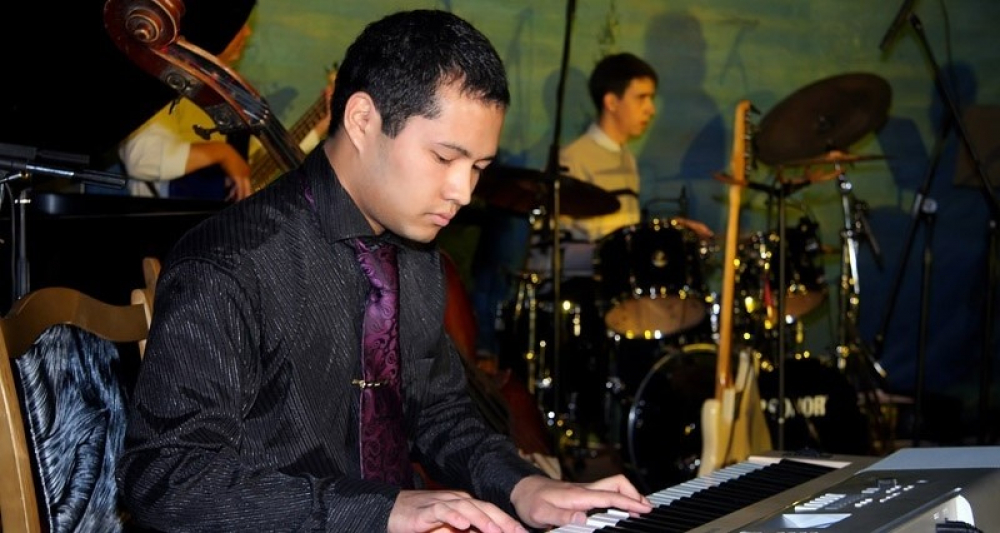 Музыкант Викрам Рузахунов вернулся в Бишкек. Он сделал обращение к кыргызстанцам