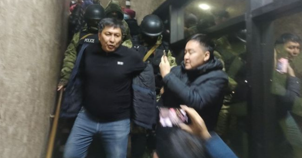 Заявление Болота Темирова на милиционеров передали в столичную прокуратуру