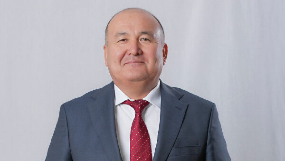 Женишбек Токторбаев: Если нанимаете Акылбека Жапарова на работу, обязательно зашейте ему карман