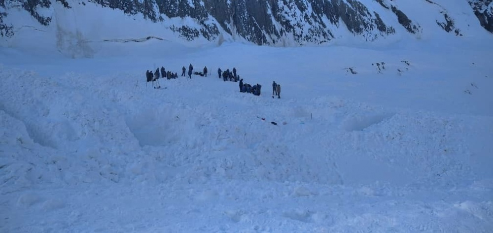 В Джалал-Абадской области продолжаются поиски четверых человек, попавших под лавину